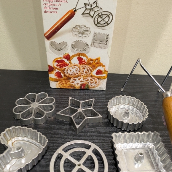 Norpro Silver Rosette & Timbale Set with Wooden Handle - Picture 6 of 7